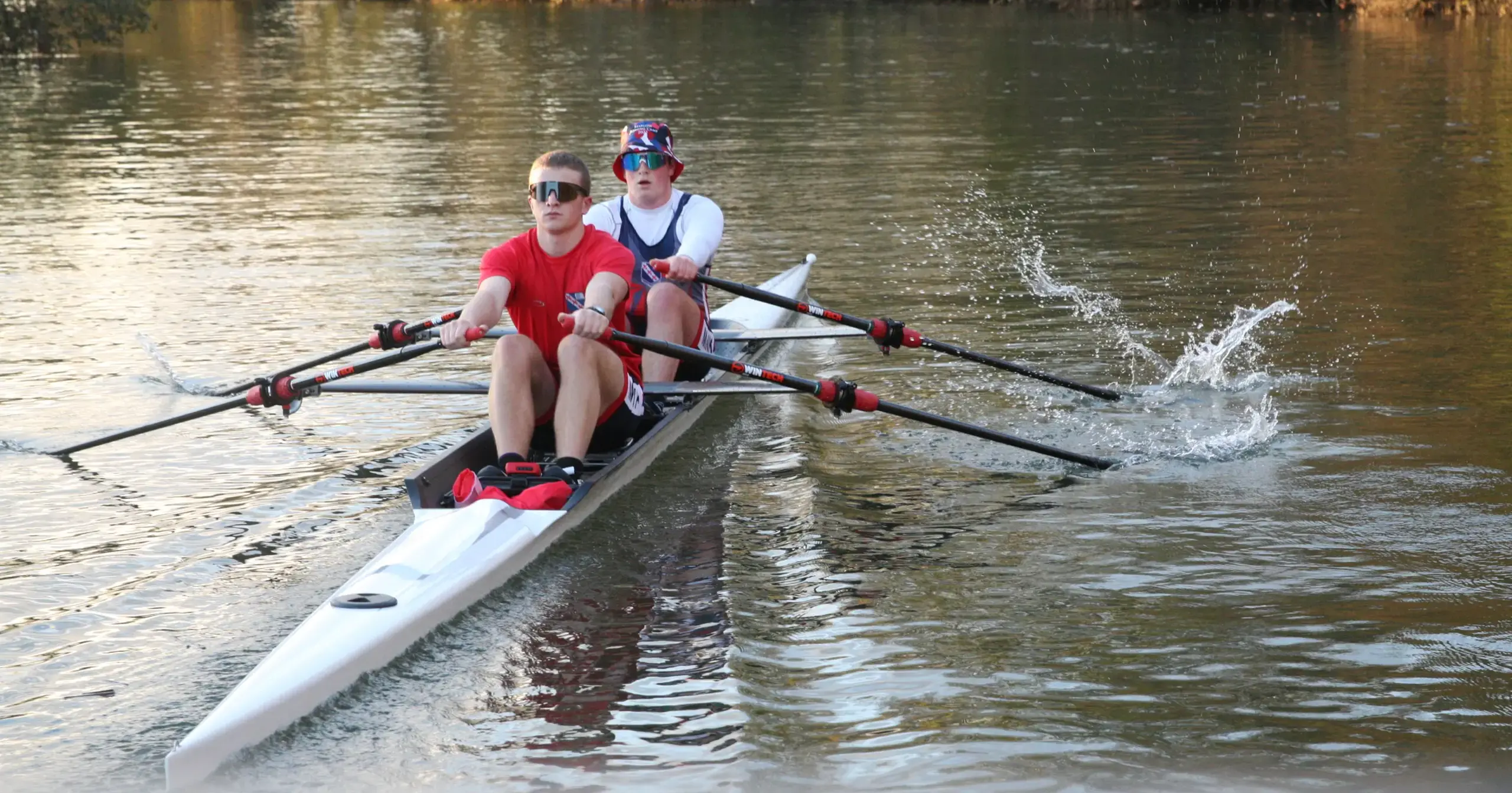 Monkton School students rowing.