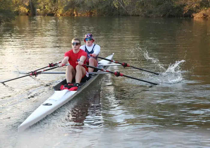 Monkton School students rowing.